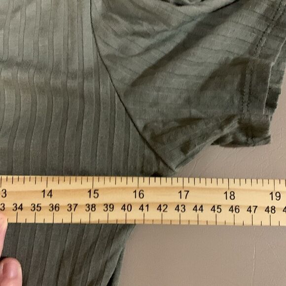 Feathers Women’s Short Sleeved Shirt Size L Green - Picture 3 of 5